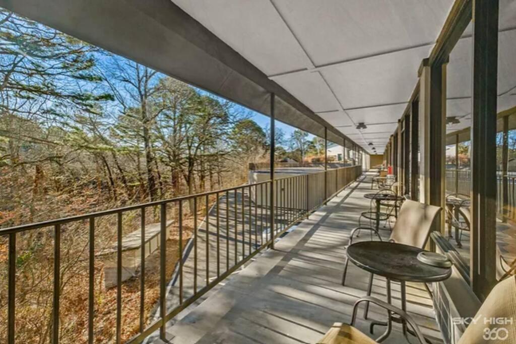 Stonegate Lodge King Bed Wifi 50 In Roku Tv Salt Water Pool Room # 101 يوريكا سبرينغز المظهر الخارجي الصورة