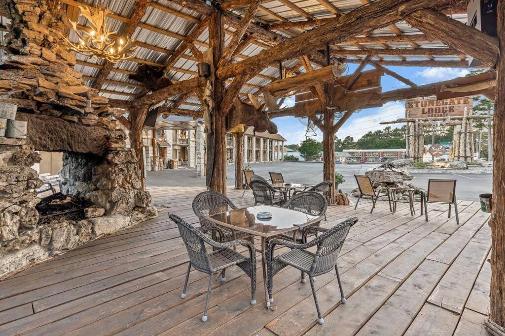 Stonegate Lodge King Bed Wifi 50 In Roku Tv Salt Water Pool Room # 101 يوريكا سبرينغز المظهر الخارجي الصورة