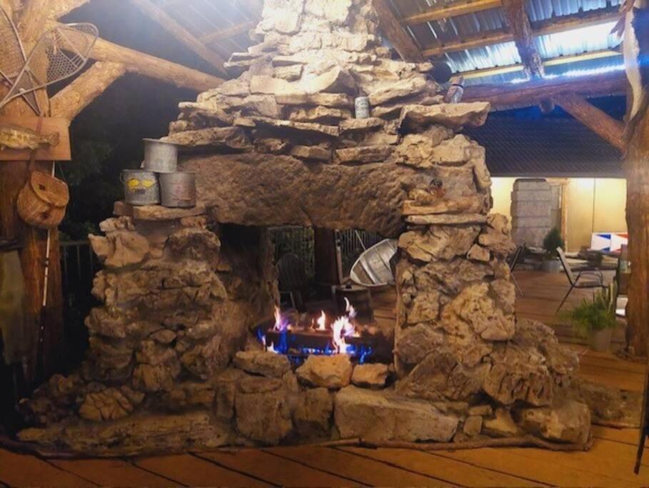 Stonegate Lodge King Bed Wifi 50 In Roku Tv Salt Water Pool Room # 101 يوريكا سبرينغز المظهر الخارجي الصورة