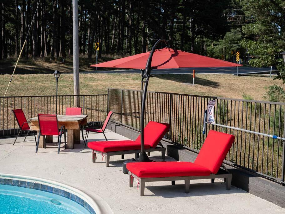 Stonegate Lodge King Bed Wifi 50 In Roku Tv Salt Water Pool Room # 101 يوريكا سبرينغز المظهر الخارجي الصورة